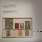 Vitrine autour de Jack London, Vue de l'exposition Récits du monde, IMEC. Photo A. Reverseau
