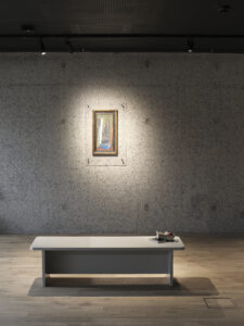 Elmgreen & Dragset, READ, Prise de vue de l'exposition, Giorgio De Chirico, 2023, Photo © Elmgreen & Dragset