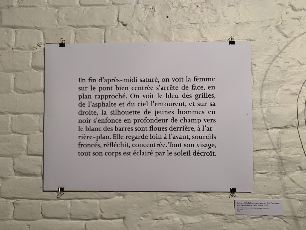 Retirage #35 (Valérie Jouve, Sans titre (Les Personnages avec Andréa Keen), 100 x 130 cm, 2001). Impression numérique noir et blanc sur papier photo satiné 50×70cm. 2024