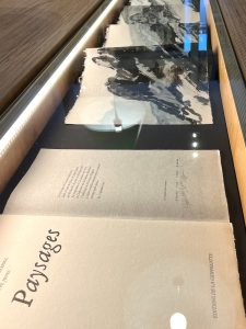 Philippe Jones, Paysages, Thuin, La Grippelotte, 1986. Illustrations de Gustave Marchoul. Emboitage de Françoise Grégoire, 1986. © fonds Michel Wittock | Fondation Roi Baudouin – Archives Roberts-Jones