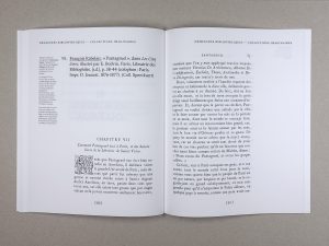 François Rabelais , « Pantagruel », dans Les Cinq livres, illustré par E. Boilvin, Paris, Librairie des Bibliophiles, [s.d.], p. 38-44 (colophon : Paris, Impr. D. Jouaust, 1876-1877). (Coll. Speeckaert) Extrait du chapitre VII du Livre II qui met en scène la bibliothèque de Saint-Victor, un lieu réel que l’auteur insère dans un décor largement imaginaire. Son inventaire, pure invention de Rabelais, parodie joyeusement les premiers catalogues de bibliothèques et l’érudition savante. 1/2