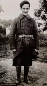 Photographie d’Icek Perec en tenue de soldat